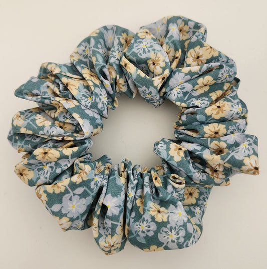 Naomi hair scrunchie