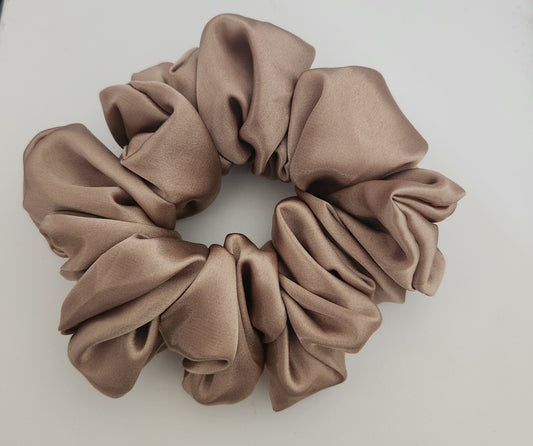 Giselle hair scrunchie